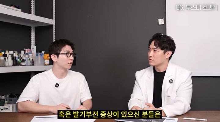 [서울=뉴시스] 비뇨의학과 전문의 닥터 유캔빅(오른쪽)이 유튜브 채널 '티벳동생'에 출연해 남성 성건강에 대해 설명하고 있다. (사진출처='티벳동생' 유튜브 채널 캡처)