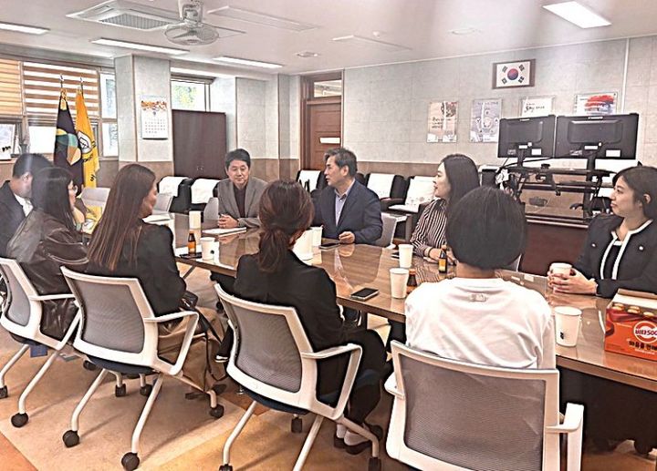 원주시 버들초등학교 운동부 학부모들과의 간담회 모습. *재판매 및 DB 금지