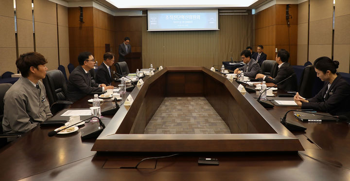 강원랜드는 2일 그랜드호텔 보드룸에서 ‘제1차 조직진단혁신위원회 킥오프 및 정례회의’를 열고 있다.(사진=강원랜드 제공) *재판매 및 DB 금지