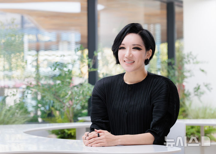[서울=뉴시스] '2026 서울어텀페스타' 개막공연을 총지휘한 이루다(40) 예술감독(블랙토무용단 대표 겸 안무가)이 2일 서울 종로구 동숭동 서울문화재단 대학로센터에서 뉴시스와 인터뷰하고 있다. (사진=서울문화재단) 2026. 10. 02. photo@newsis.com