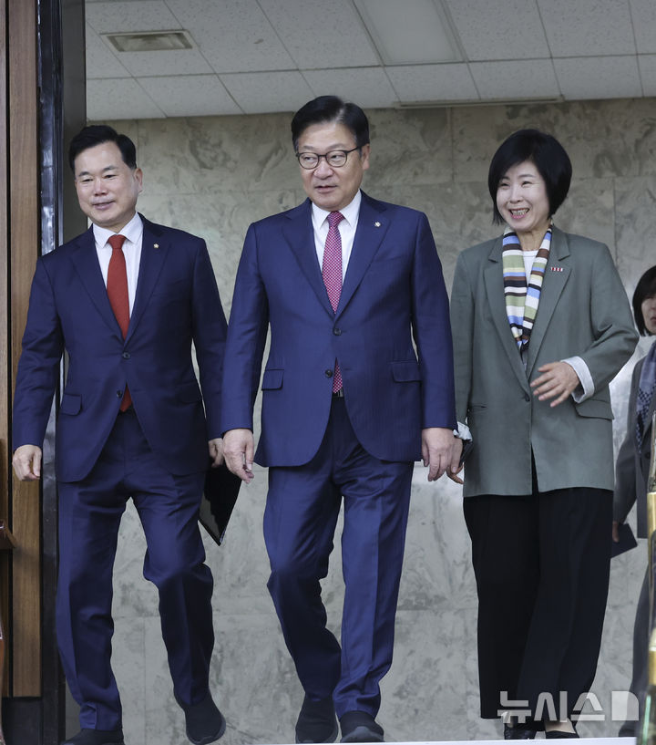 [서울=뉴시스] 김근수 기자 = 정점식 국민의힘 원내대표가 2일 오전 서울 여의도 국회에서 열린 국정감사대책회의에 참석하고 있다. 2026.10.02. ks@newsis.com