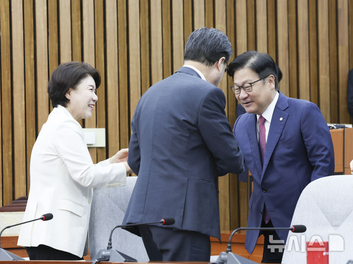 [서울=뉴시스] 김근수 기자 = 정점식 국민의힘 원내대표가 2일 오전 서울 여의도 국회에서 열린 국정감사대책회의에 참석하고 있다. 2026.10.02. ks@newsis.com