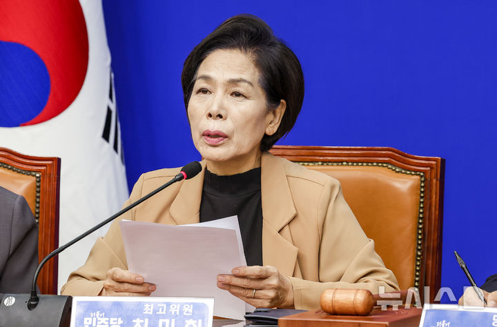 [서울=뉴시스] 정병혁 기자 = 최민희 더불어민주당 최고위원이 2일 서울 여의도 국회에서 열린 최고위원회의에서 발언하고 있다. 2026.10.02. jhope@newsis.com