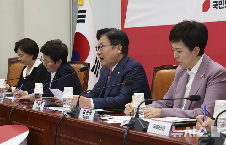 [서울=뉴시스] 김근수 기자 = 정점식 국민의힘 원내대표가 2일 오전 서울 여의도 국회에서 열린 관계성 범죄 피해자 안전망 구축을 위한 정책 세미나에서 발언하고 있다. 2026.10.02. ks@newsis.com