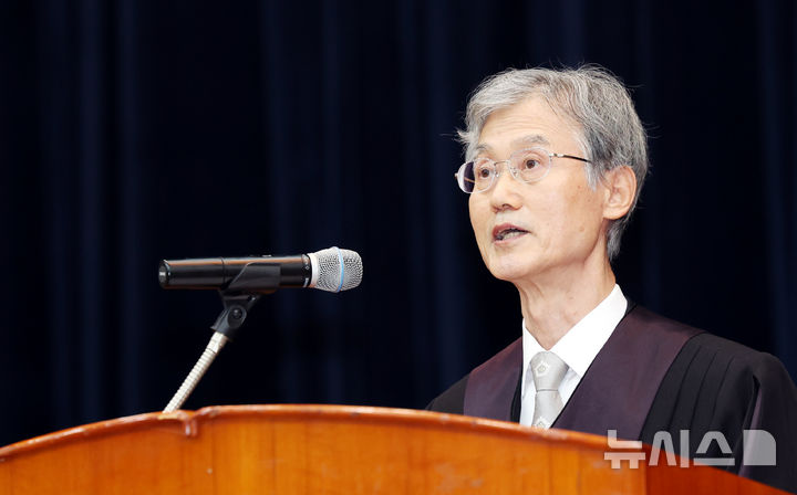 [서울=뉴시스] 박주성 기자 = 조희대 대법원장의 출석 및 답변 여부가 초미의 관심사로 꼽혔으나, 일반증인 불출석 의견서를 제출하면서 증인 신분으로 답변하는 모습이 연출되지는 않을 것으로 보인다. 사진은 조 대법원장. 2026.10.04. park7691@newsis.com