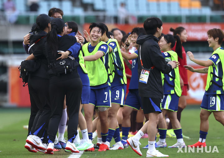 [후쿠로이=AP/뉴시스]여자축구, 중국 꺾고 8년 만에 아시안게임 동메달. 2026.10.02.