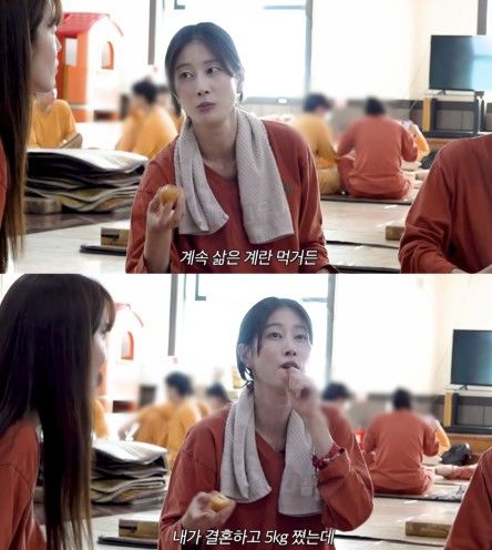 [서울=뉴시스] 모델 이현이가 결혼 후 5㎏이 늘어난 뒤 현재 다이어트를 하며 체중 관리에 나선 근황을 전했다. (사진 출처=유튜브 채널 '워킹맘이현이' 캡처)