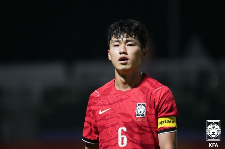 [서울=뉴시스]이민성호 금메달 캡틴 이기혁. (사진=대한축구협회 제공)
