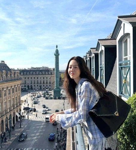 [서울=뉴시스]배우 고현정이 프랑스 파리에서 가녀린 실루엣이 돋보이는 근황 사진을 공개했다. (사진=고현정 인스타그램 캡처) 2026.10.04
