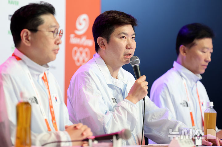 [나고야(일본)=뉴시스] 김금보 기자 = 유승민 대한체육회장이 4일 오전(현지 시간) 일본 아이치현 나고야시 코리아하우스에서 열린 2026 아이치·나고야 아시안게임 결산 기자회견에 참석해 인사말을 하고 있다. 2026.10.04. kgb@newsis.com