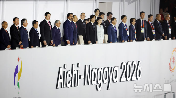 [나고야(일본)=뉴시스] 김금보 기자 = 후미히토 일본 왕세제 내외, 조안 빈 하마드 알 타니 아시아올림픽평의회(OCA) 회장 겸 카타르올림픽위원회 회장, 대회 조직위원장인 오무라 히데아키 아이치현 지사 등이 4일(현지시간) 일본 아이치현 나고야시 파로마 미즈호 스타디움에서 열린 2026 아이치·나고야 아시안게임 폐회식에 참석하고 있다. 2026.10.04. kgb@newsis.com