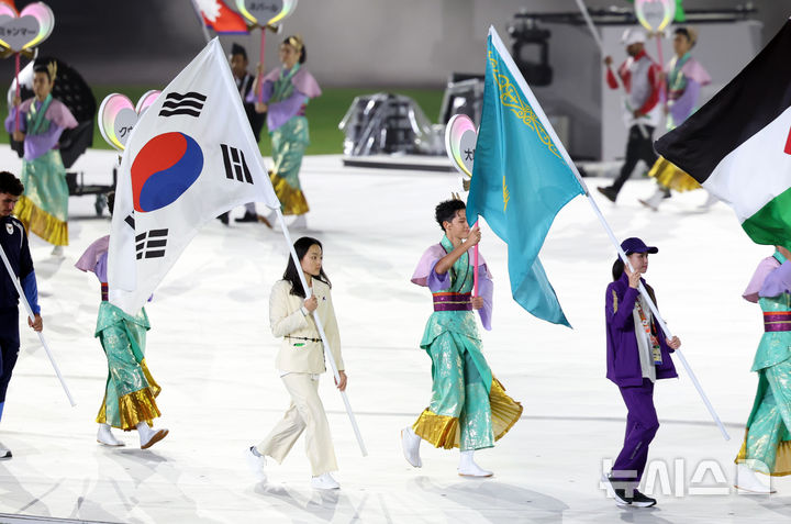 associate_pic3