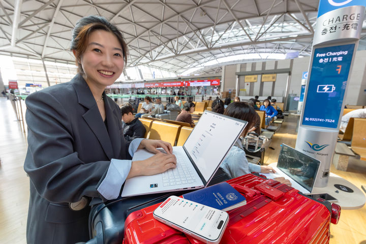 [서울=뉴시스] KT 일본 현지법인 KT 재팬은 출국 전 여권 만으로 일본 전화번호를 한국어로 신청할 수 있는 알뜰폰(MVNO) 서비스 '티티 모바일(tt mobile)'을 출시했다고 5일 밝혔다. (사진=KT 제공) 2026.10.05. photo@newsis.com *재판매 및 DB 금지