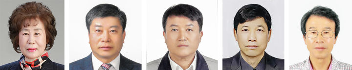 [대전=뉴시스] 대전 대덕구 '제11회 대덕구민대상' 수상자들. 왼쪽부터 지역경제 부문 김정윤, 지역발전 이규영, 교육문화체육 김오식, 사회복지 오창균, 도시환경 부문 장용걸씨. (사진= 대덕구 제공) *재판매 및 DB 금지