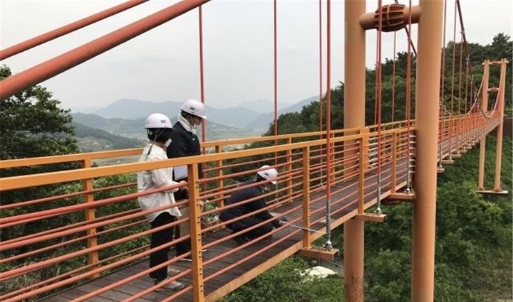 경남도, 출렁다리 등 합동 안전 점검.(사진=경남도 제공) 2026.10.05. *재판매 및 DB 금지