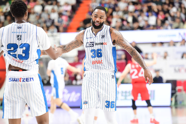 [서울=뉴시스] 프로농구 부산 KCC의 숀 롱. (사진=KBL 제공) 2026.10.05. photo@newsis.com *재판매 및 DB 금지