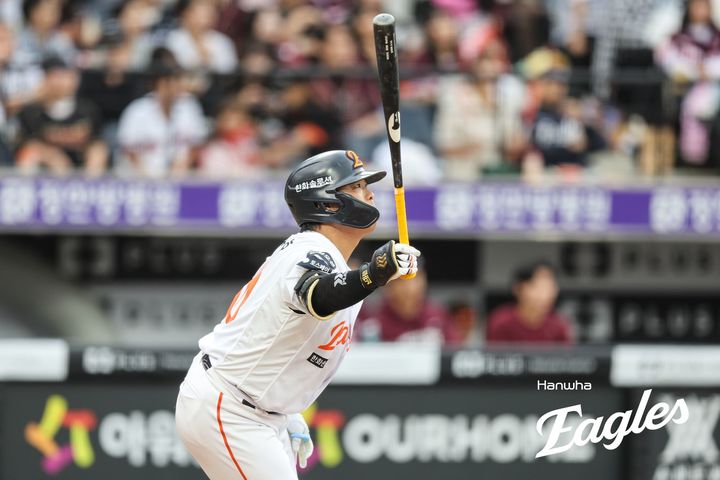 [서울=뉴시스] 프로야구 한화 이글스 강백호가 5일 대구 삼성라이온즈파크에서 열린 2026 신한 쏠 KBO리그 키움 히어로즈와의 홈 경기에서 안타를 치고 있다. (사진=한화 이글스 제공) 2026.10.05. *재판매 및 DB 금지