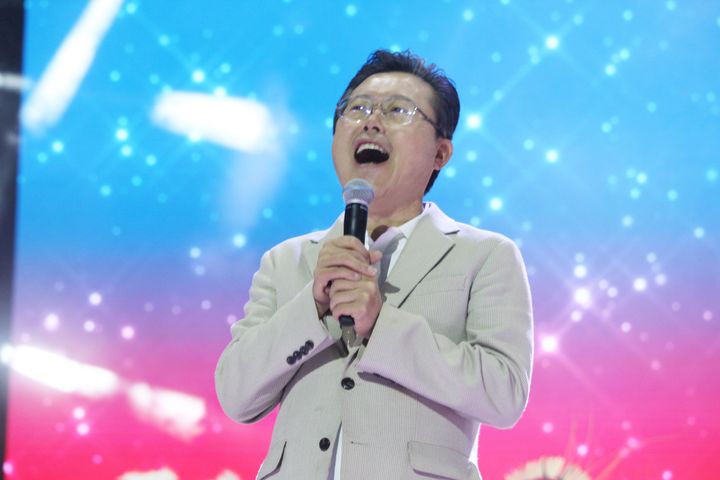 [천안=뉴시스] 장기수 충남 천안시장이 5일 천안종합운동장 주무대에서 열린 천안흥타령춤축제2026 폐막식에서 폐막선언을 하고 있다. 2026.10.05 ymchoi@newsis.com *재판매 및 DB 금지
