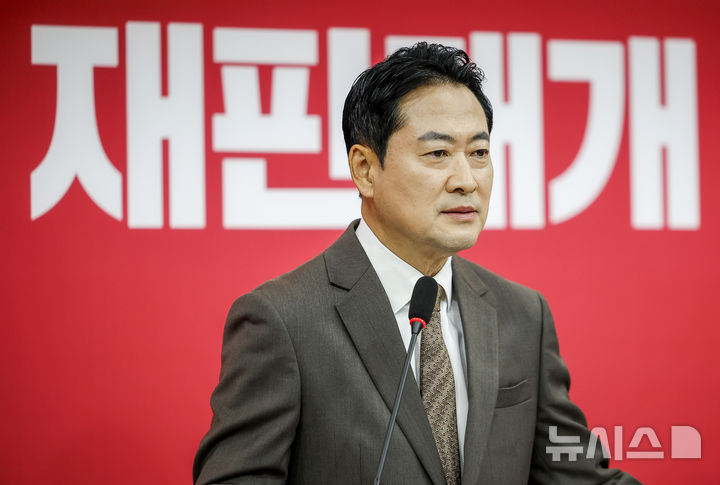 [서울=뉴시스] 정병혁 기자 = 장동혁 국민의힘 대표가 5일 서울 여의도 국회에서 현안 관련 기자회견을 하고 있다. 2026.10.05. jhope@newsis.com