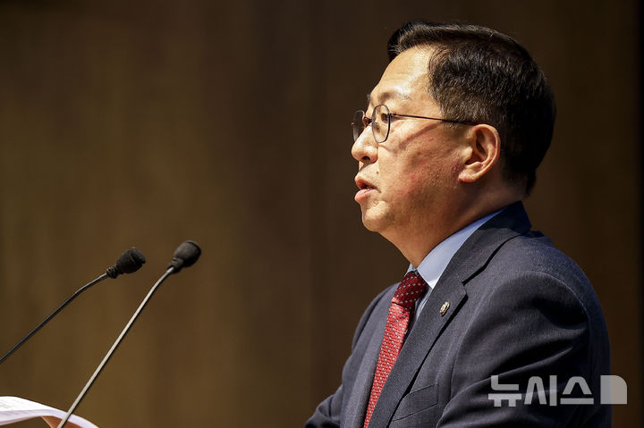 [서울=뉴시스] 정병혁 기자 = 유용원 국민의힘 의원이 5일 서울 여의도 국회 소통관에서 북한의 MDL 이남 추가 침범 징후 관련 기자회견을 하고 있다. 2026.10.05. jhope@newsis.com