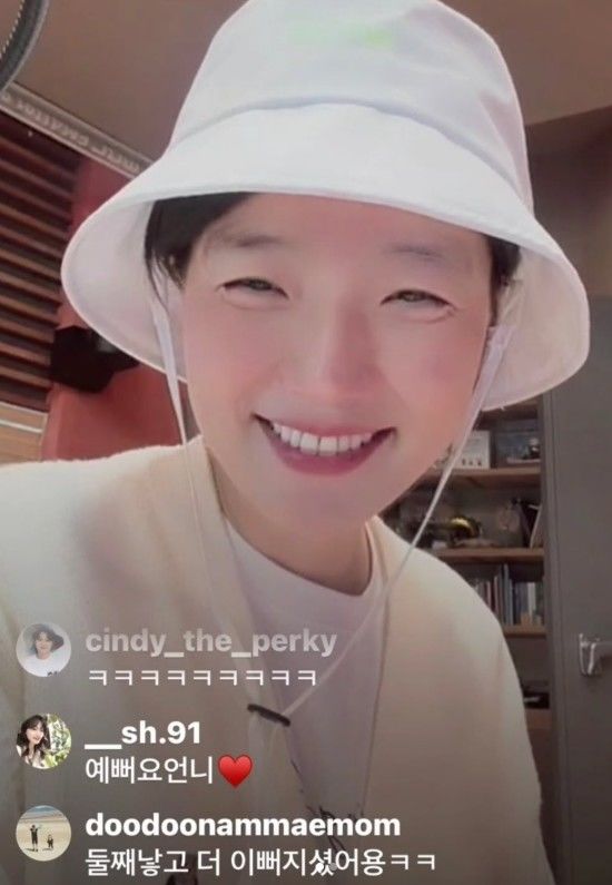 [서울=뉴시스] 안영미가 팬들과 라이브방송을 진행하는 모습이다. (사진= 안영미 SNS 캡처) 2026.10.06. photo@newsis.com *재판매 및 DB 금지
