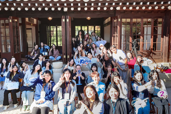 2일 ‘코리아 사운드 저니’ 참가자들이 한국관광 명예홍보대사 박보검과 함께 기념촬영을 하고 있다. (사진=한국관광공사) *재판매 및 DB 금지