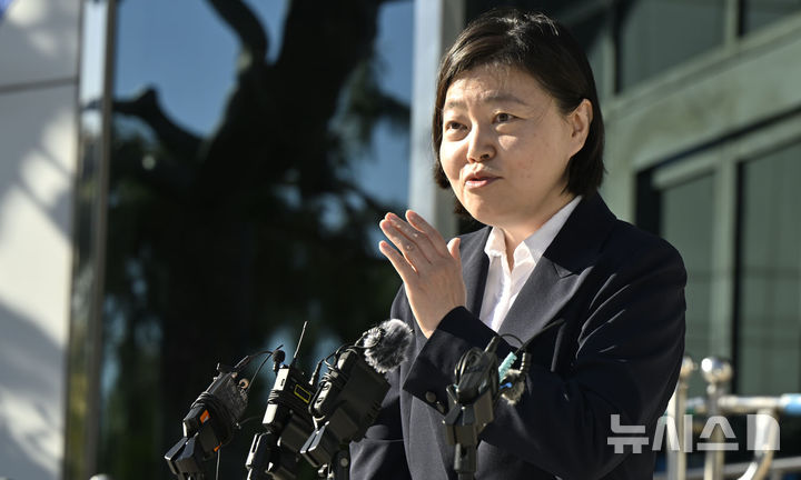[전남광주=뉴시스] 양시원 기자 = 임은정 광주지방중대범죄수사청장이 6일 오전 전남광주 북구 광주지방중수청에서 도어스테핑을 열고 발언하고 있다. 2026.10.06 goodwrite97@newsis.com