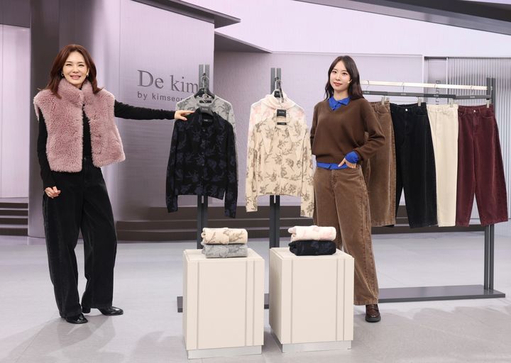 KT알파 쇼핑이 본격적인 가을·겨울 패션 성수기를 맞아 라이선스 브랜드(LB) '드킴 바이 김서룡(De kim by kimseoryong)'과 '로디에(RODIER)'를 연달아 론칭하며 4060 여성 고객 공략에 나선다고 6일 밝혔다. *재판매 및 DB 금지