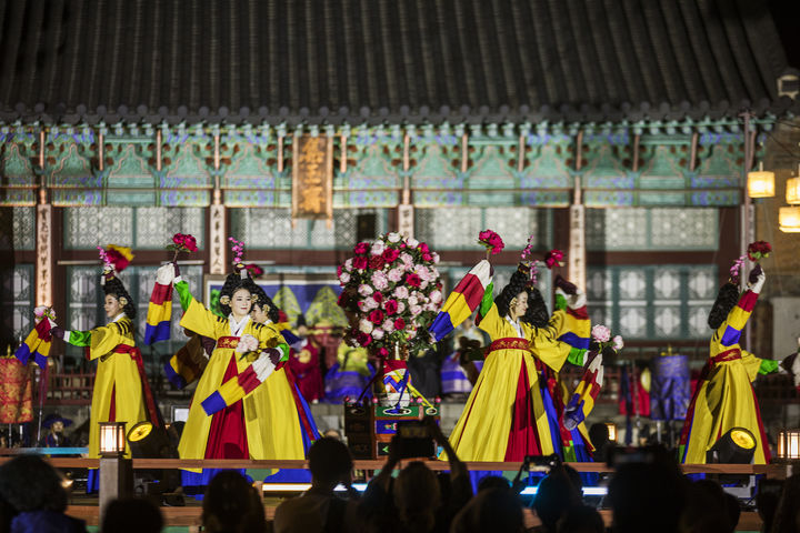 [서울=뉴시스] 경복궁 한복연향 (사진=국가유산진흥원 제공) 2026.10.06. photo@newsis.com *재판매 및 DB 금지