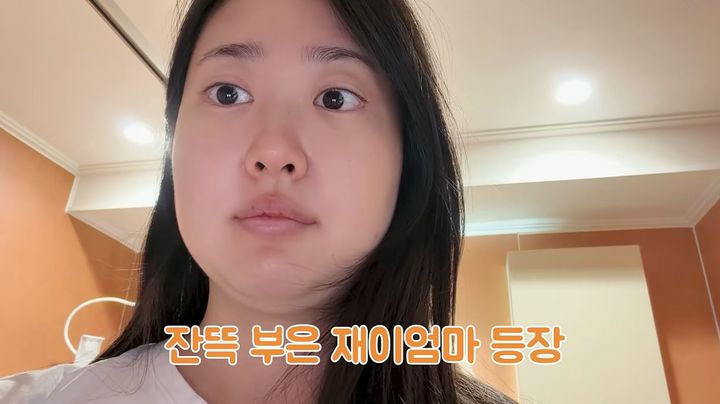 [서울=뉴시스] 방송인 박수홍의 아내 김다예가 유튜브 채널 '박수홍 행복해다홍'에서 최근 3kg 늘어난 체중을 공개하고 야식 제한과 근력운동 등을 병행해 3일 만에 1.5kg을 감량했다고 밝혔다. (사진='박수홍 행복해다홍' 유튜브 캡처) *재판매 및 DB 금지