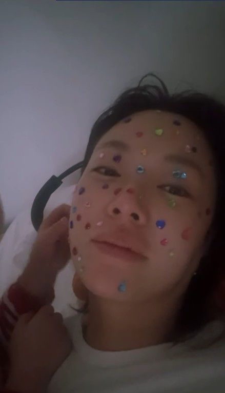 [서울=뉴시스] 황정음이 침대에서 두 아들과 함께 시간을 보내는 모습이다. (사진= 황정음 SNS 캡처) 2026.10.06. photo@newsis.com *재판매 및 DB 금지