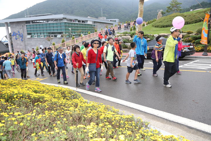 [산청=뉴시스] 지난해 동의보감촌 걷기 대회 (사진=산청군 제공) 2026. 10. 06. photo@newsis.com *재판매 및 DB 금지