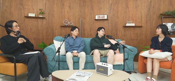 [서울=뉴시스] 유튜브 토크 프로그램 '요즘 취향 보고서'에서 출연진이 최근 신발 시장의 흐름과 브랜드별 핵심 추천 모델에 대해 이야기를 나누고 있다. (사진=유튜브 '패피TV' 캡처) 2026.10.06.