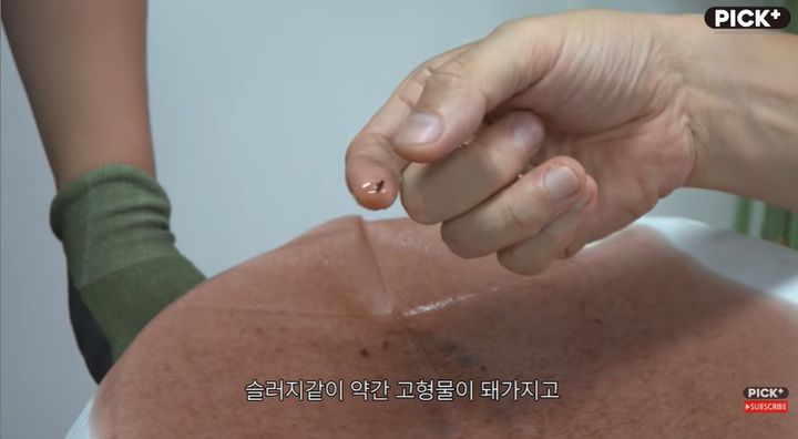[서울=뉴시스] 픽플러스가 약 14만㎞를 주행한 차량의 미션오일 교체 전후 성능을 비교하는 실험을 진행하고 있다. (사진=유튜브 채널 '픽플러스' 캡처)