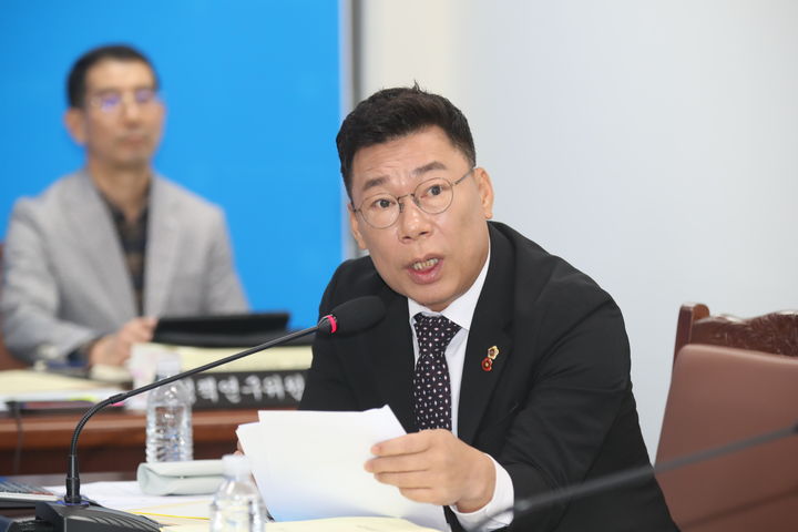 [제주=뉴시스] 박왕철 제주도의원이 6일 오전 제455회 제주도의회(임시회) 교육위원회 회의에서 질의하고 있다. (사진=제주도의회 제공) 2026.10.06. photo@newsis.com *재판매 및 DB 금지
