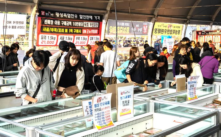 [횡성=뉴시스] 2025 횡성한우축제. (사진=횡성군 제공) 2026.10.06. photo@newsis.com *재판매 및 DB 금지