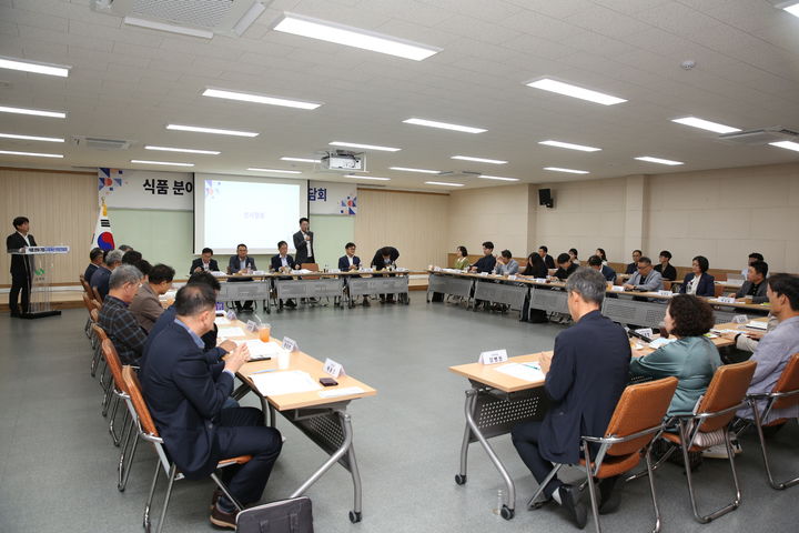 [안동=뉴시스] 6일 상주 스마트팜혁신밸리에 식품 분야 기업에 대한 규제 개선 방안을 위한 간담회가 열리고 있다. (사진=경북도 제공) 2026.10.06. photo@newsis.com *재판매 및 DB 금지
