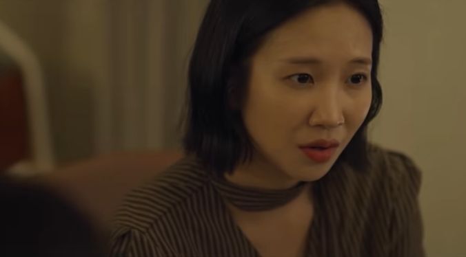 [서울=뉴시스] 채널A 예능 프로그램 '탐정들의 영업비밀' 중 며느리가 동생, 동생 남자친구와 함께 남편에게 복수할 자작극을 구상하는 재연 장면이다. (사진=유튜브 채널 'play 채널A' 화면 캡쳐) 2026.10.06.