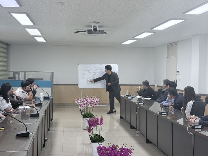 [대구=뉴시스] 대구남부경찰서는 수사관들의 민사법 이해도를 높이고 수사 전문성을 강화하기 위한 토크콘서트를 열었다. (사진=대구 남부경찰서 제공) 2026.10.06. photo@newsis.com *재판매 및 DB 금지