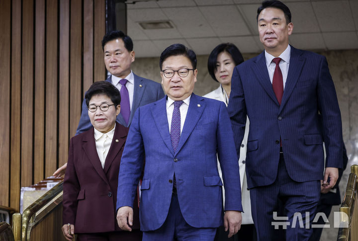 [서울=뉴시스] 정병혁 기자 = 정점식 국민의힘 원내대표가 6일 서울 여의도 국회에서 열린 국정감사대책회의에 참석하고 있다. 2026.10.06. jhope@newsis.com