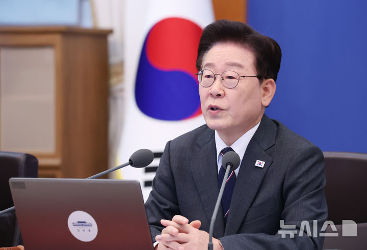 [서울=뉴시스] 김진아 기자 = 이재명 대통령이 6일 청와대에서 열린 국무회의에서 발언하고 있다. (청와대통신사진기자단) 2026.10.06. bluesoda@newsis.com