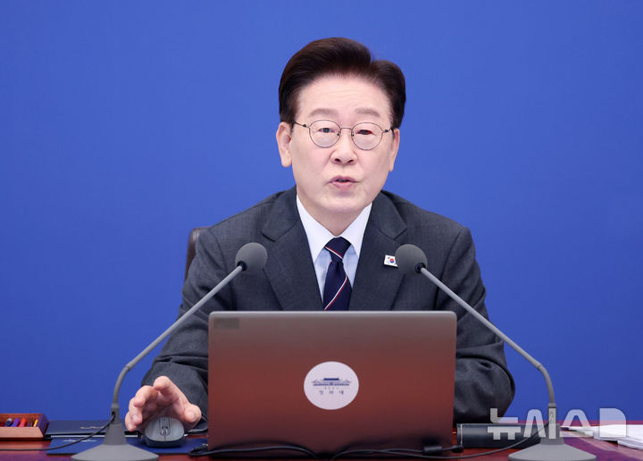 [서울=뉴시스] 김진아 기자 = 이재명 대통령이 6일 청와대에서 열린 국무회의에서 발언하고 있다. (청와대통신사진기자단) 2026.10.06. bluesoda@newsis.com