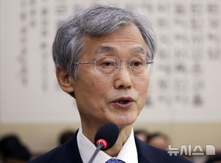 [서울=뉴시스] 정병혁 기자 = 조희대 대법원장이 6일 서울 여의도 국회에서 열린 국회 법제사법위원회의 대법원 등 국정감사에서 인사말을 하고 있다. 2026.10.06. jhope@newsis.com