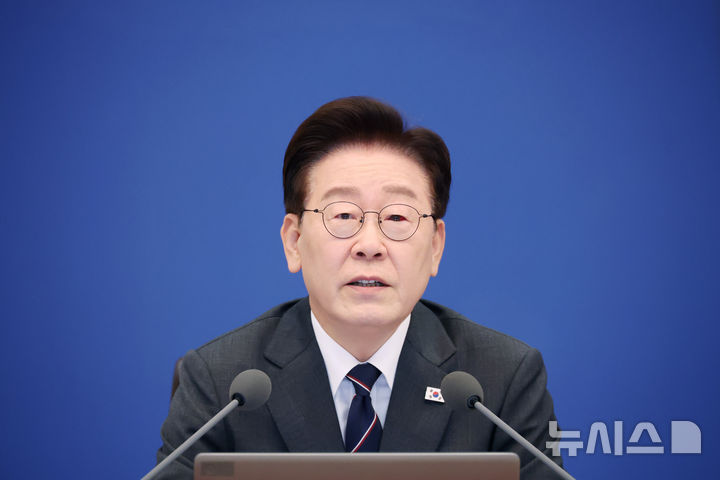 [서울=뉴시스] 김진아 기자 = 이재명 대통령이 6일 청와대에서 열린 국무회의에서 발언하고 있다. (청와대통신사진기자단) 2026.10.06. bluesoda@newsis.com