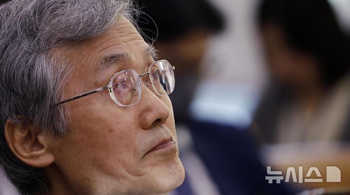 [서울=뉴시스] 정병혁 기자 = 조희대 대법원장이 6일 서울 여의도 국회에서 열린 국회 법제사법위원회의 대법원 등 국정감사에 출석해 자리에 앉아 있다. 2026.10.06. jhope@newsis.com