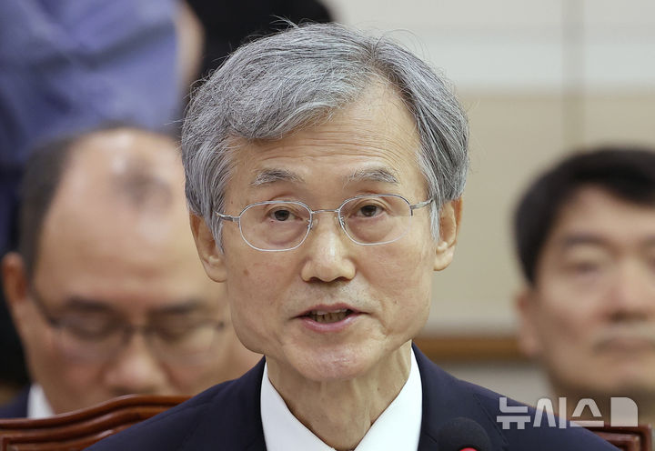 [서울=뉴시스] 정병혁 기자 = 조희대 대법원장이 6일 서울 여의도 국회에서 열린 국회 법제사법위원회의 대법원 등 국정감사에 출석해 서영교 법제사법위원장의 질문에 답하고 있다. 2026.10.06. jhope@newsis.com