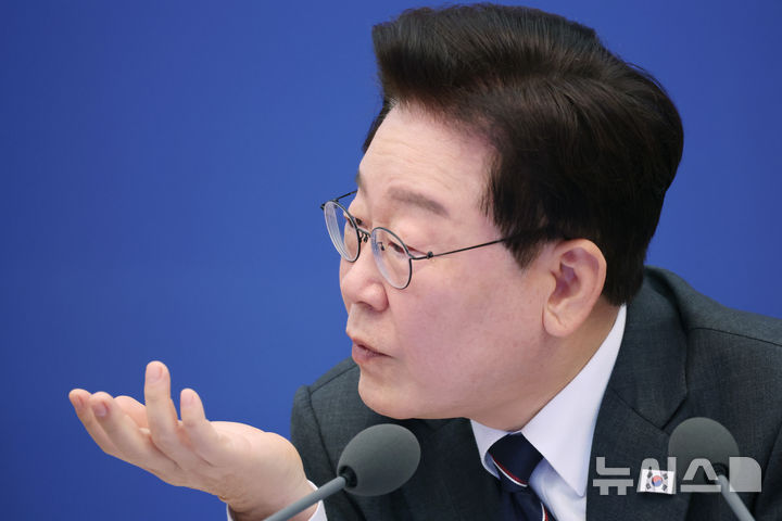 [서울=뉴시스] 김진아 기자 = 이재명 대통령이 6일 청와대에서 열린 국무회의에서 발언하고 있다. (청와대통신사진기자단) 2026.10.06. bluesoda@newsis.com