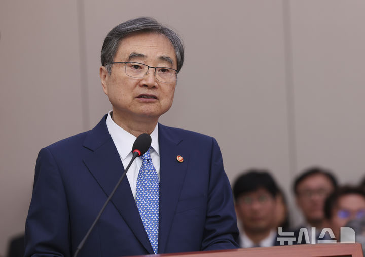 [서울=뉴시스] 김근수 기자 = 조현 외교부 장관이 6일 오전 서울 여의도 국회에서 열린 외교통일위원회 국정감사에서 업무보고를 하고 있다. 2026.10.06. ks@newsis.com