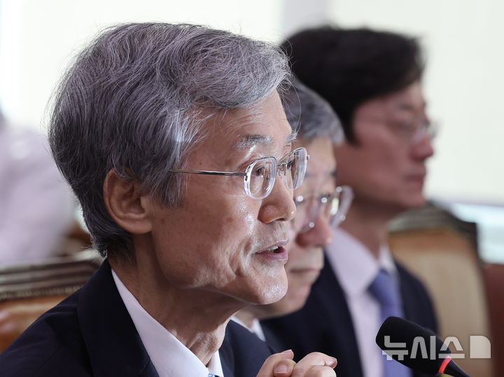 [서울=뉴시스] 최진석 기자 = 조희대 대법원장이 6일 여의도 국회에서 열린 국회 법제사법위원회의 대법원 등에 대한 국정감사에 출석해 의원 질의에 답하고 있다. 2026.10.06. myjs@newsis.com