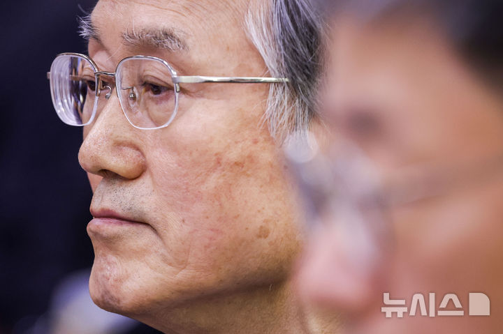 [서울=뉴시스] 정병혁 기자 = 조희대 대법원장이 6일 서울 여의도 국회에서 열린 국회 법제사법위원회의 대법원 등 국정감사에서 자리에 앉아 있다. 2026.10.06. jhope@newsis.com